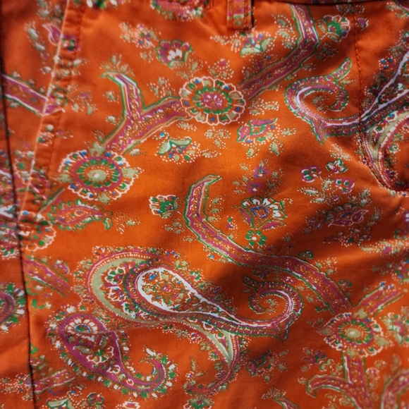 Women's shorts , tommy hilfiger size 8 orange paisley design zip & button front - Picture 2 of 9